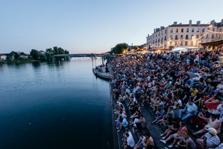 christelle-ferreira-chalon-sur-saone-descente-flambeaux-fau-d-artifice-3448