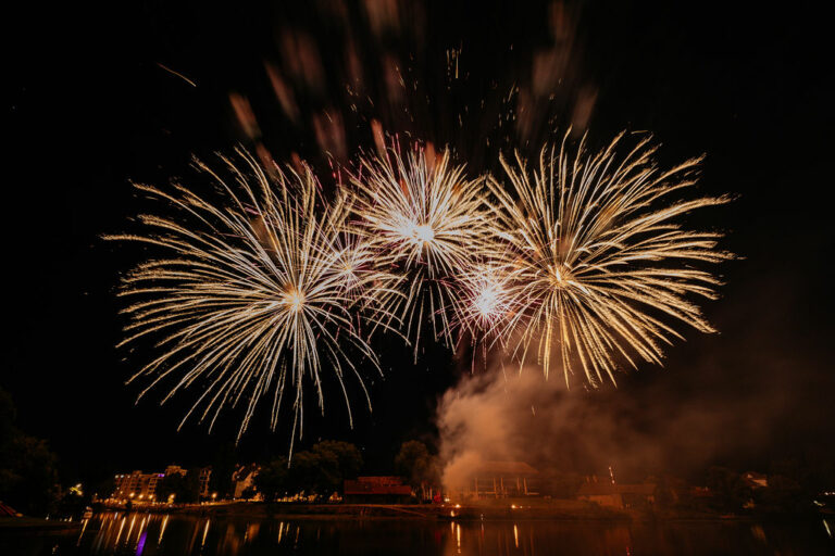 Christelle Ferreira – Chalon Sur Saône – Descente flambeaux feu d’artifice