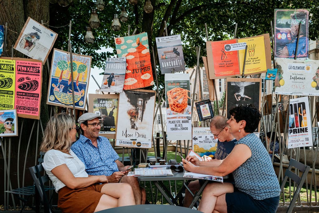 chalon dans la rue entre amis